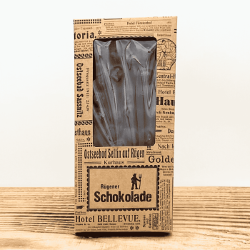 Zartbitterschokolade mit gerösteten Haselnüssen